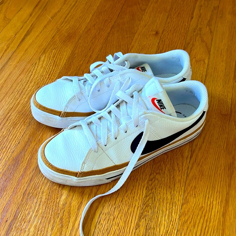 Nike tennis shoes
